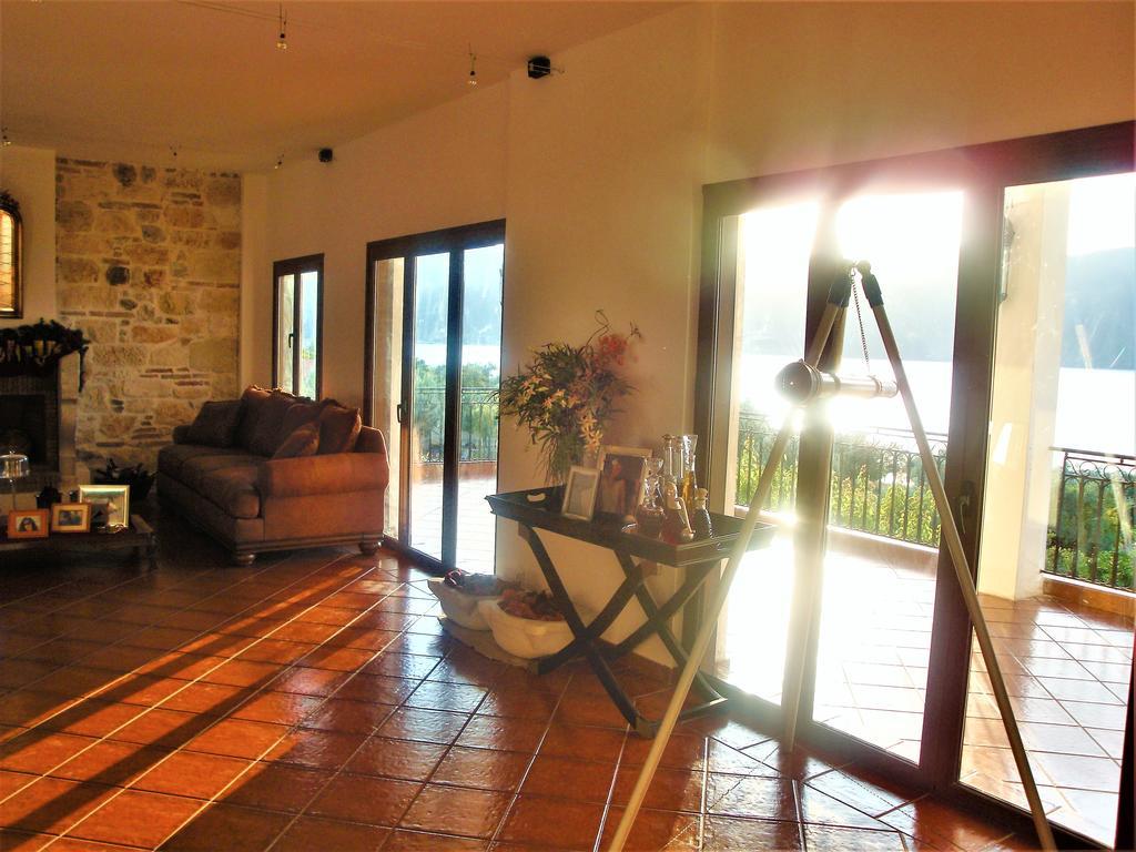 Waterfront Mediterranean Villa Skroponeria エクステリア 写真